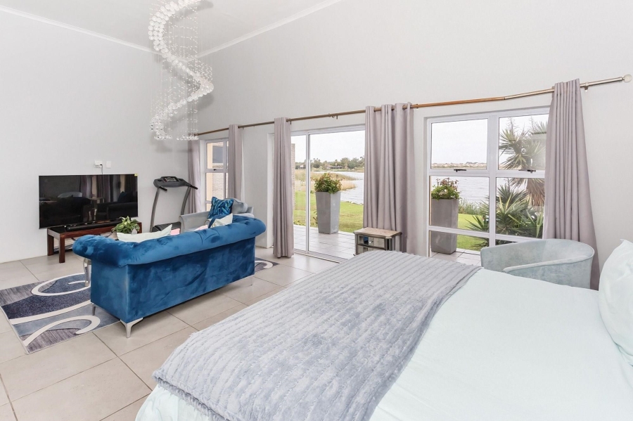 5 Bedroom Property for Sale in Zeekoevlei Western Cape